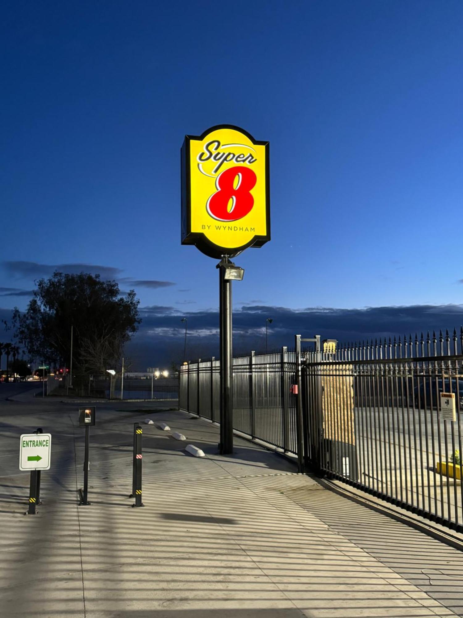 Вилла Super 8 By Wyndham Bakersfield Ca Экстерьер фото